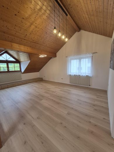 Außergewöhnliches Mehrfamilienhaus mit Aussicht und Ausblick – Wohnen DG