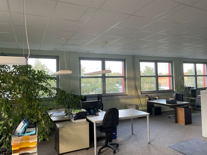 Comunidad de oficinas: oficinas de diseño moderno – Teilbares Großraumbüro2