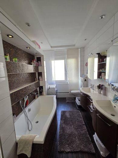 Appartement de 5 pièces entièrement rénové – Photo 13