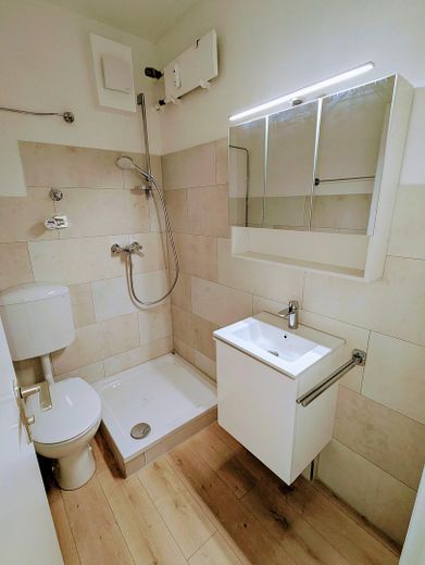 Appartement moderne meublé de 1 pièce à Stuttgart Mitte – Bad