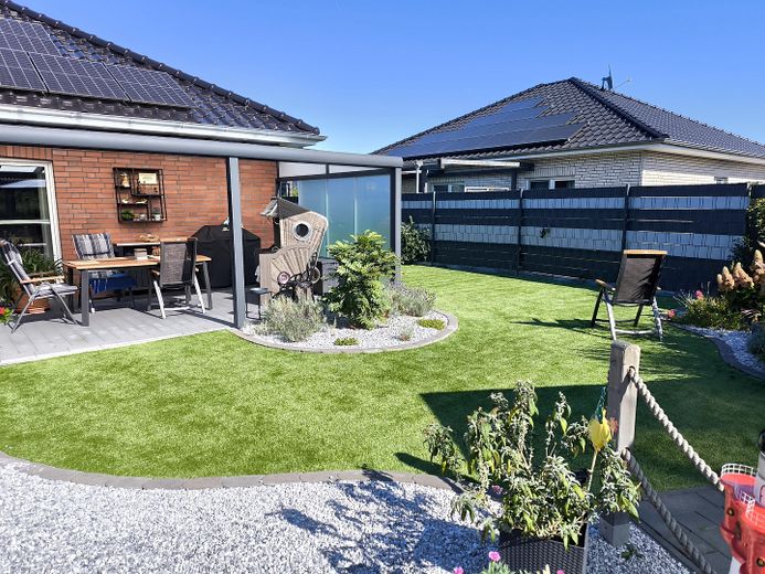 Hochwertige Traumimmobilie Komforthöhe 2,70 – Blick zur Terrasse von Ost