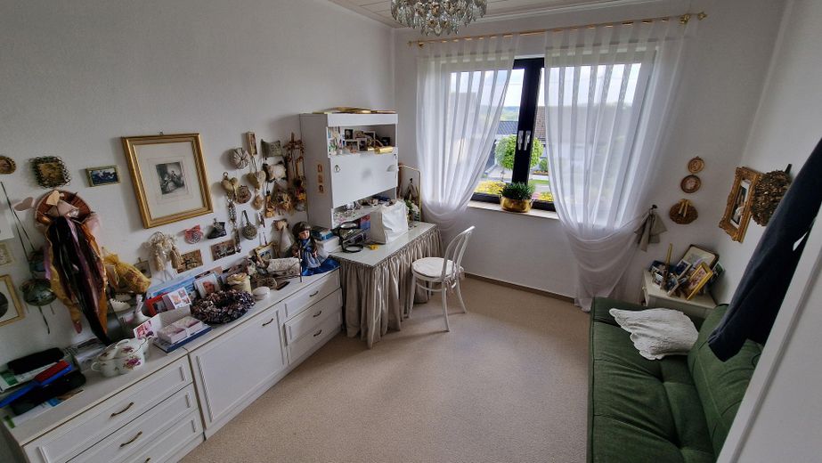 Reserviert! Exklusiver Bungalow in Königswinter: Homeoffice, traumhafte Aussicht, Sonnenuntergänge – Kinder-/Ankleidezimmer