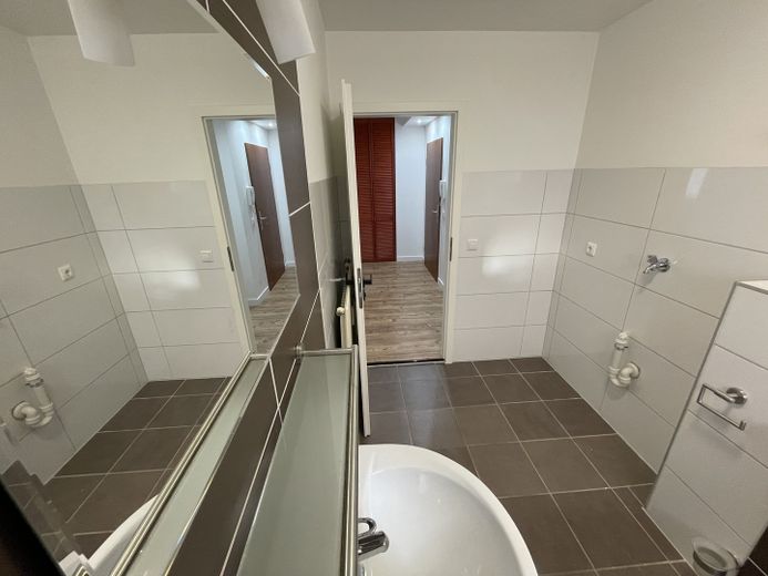 2-room basement apartment in an excellent location directly by Siebentischwald – Bad