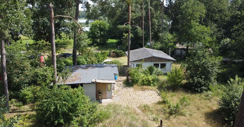 östl. Blick ins Grundstück