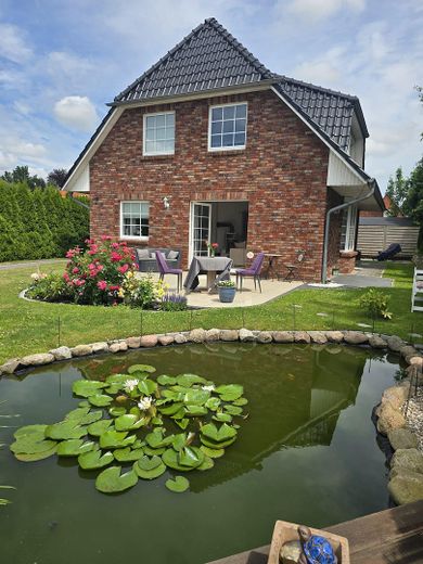 Liebhaberobjekt  zu verkaufen – Haus mit Teich