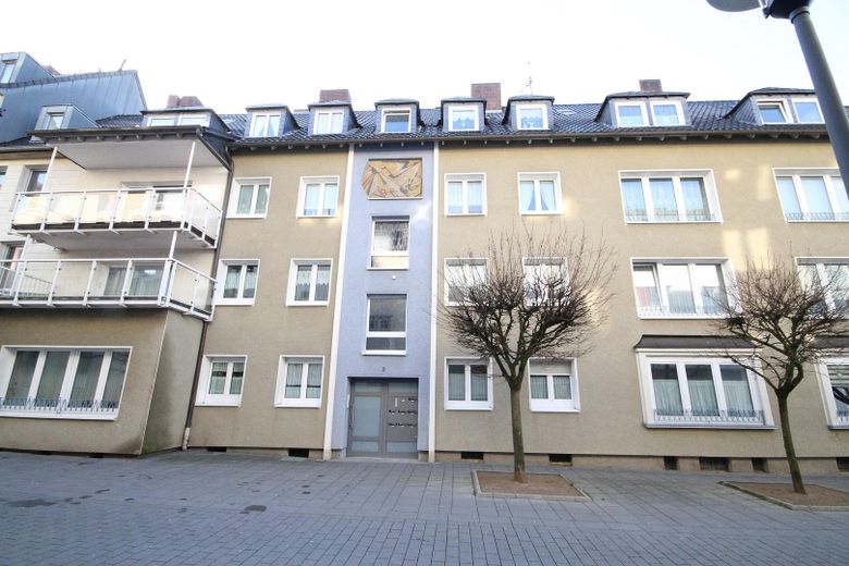 Prima occupazione dopo la ristrutturazione, 2,5 locali, posizione centrale, balcone, bagno: vasca + doccia + finestra – Beginn der Fußgängerzone