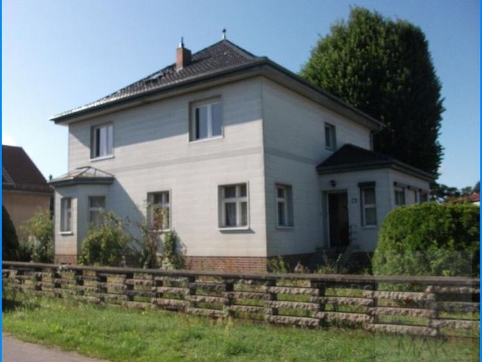 MAK Immobilien: Zwei Generationen oder eine große Familie- hier ist Platz, auf einem großen Grundstück. – Foto 1