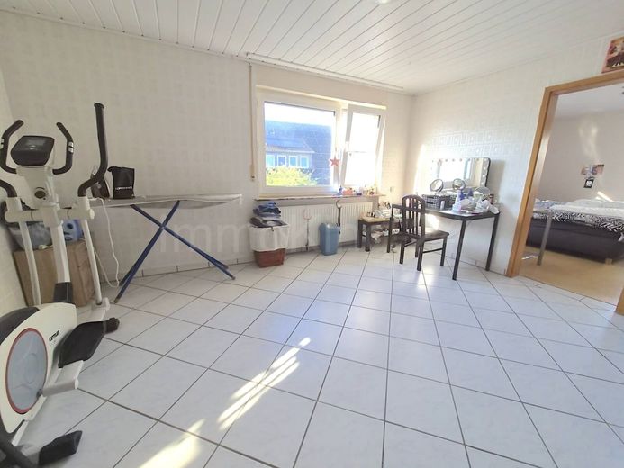 ++ HOCHWERTIGES EIN - ZWEIFAMILIENHAUS MIT ELW ++ VIEL PLATZ IN GUTER LAGE!! ++ – SCHLAFZIMMER 1