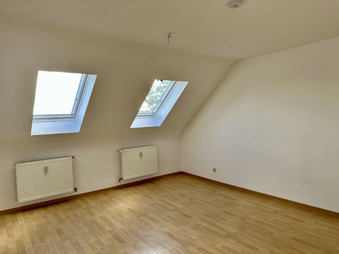Lichtdurchflutete 3,5-Zi-Dachgeschosswohnung mit Panoramablick auf der Bellevue – Foto 6