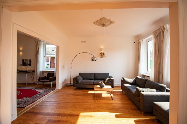Historische Rotklinkervilla – kernsaniert mit optionalem Baugrundstück – Blick ins Wohnzimmer