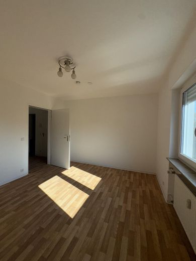 Wohnung - 2 ZKB mit Balkon ab sofort – Schlafzimmer