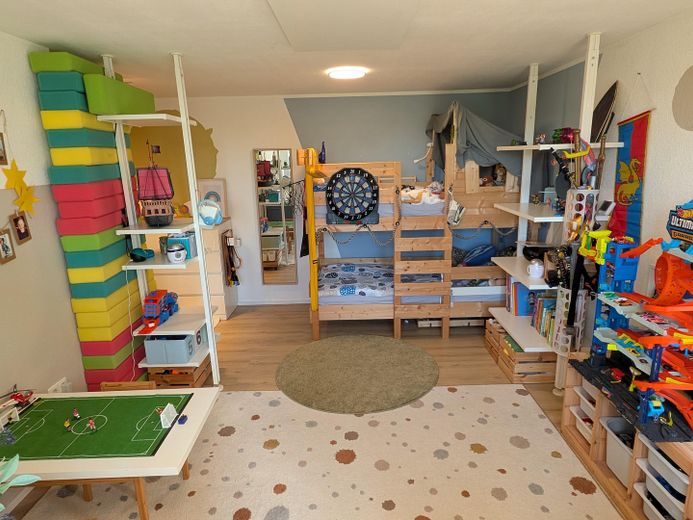 Casa unifamiliare modernizzata in una posizione naturale da sogno – vista libera – Kinderzimmer 1