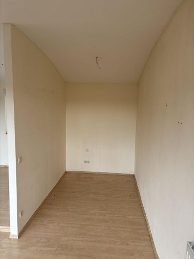 Provisionsfreies 1,5-Zimmer Dachstudio mit 4% Rendite in hervorragender Lage - in Renovierung – Schlafnische - aktuell