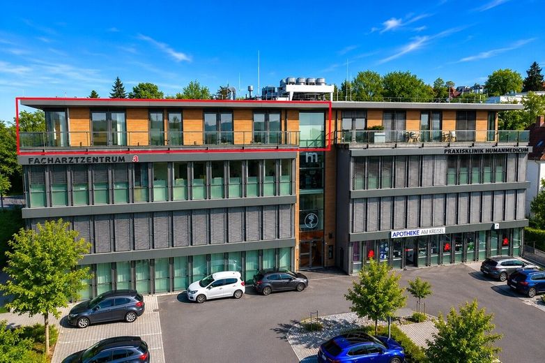 Praxis- oder Bürofläche mit Penthouse-Feeling im modernen Ärztehaus – Eine Praxis wie ein Penthouse