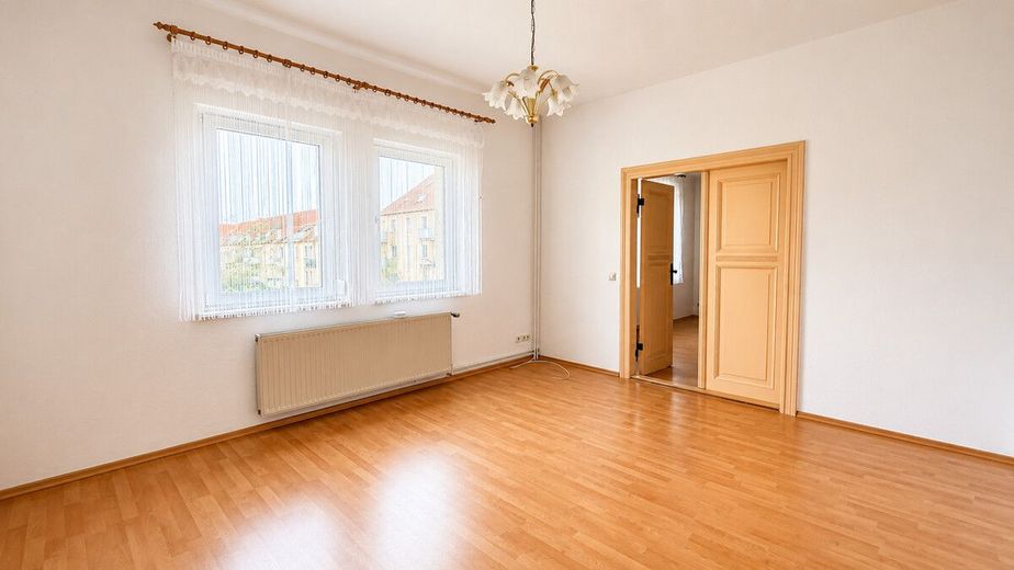 Reserviert | PROVISIONSFREI | Attraktives Zweifamilienhaus mit zusätzlicher Wohneinheit – Esszimmer 1 OG