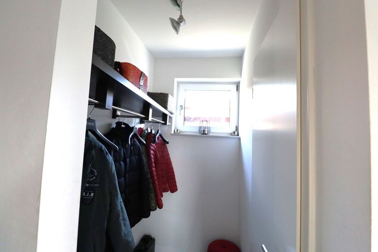 Mal etwas Anderes + + in Randlage von Cremlingen + + Keller + + Doppelgarage – Jette-Joop-Garderobe