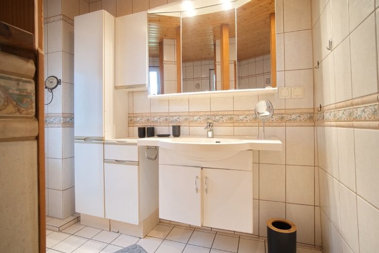 Charming semi-detached house with homely furnishings, garden and use of a parking space – eef11efe2b005fde4e14114756b0691227a6a0e0.jpg
