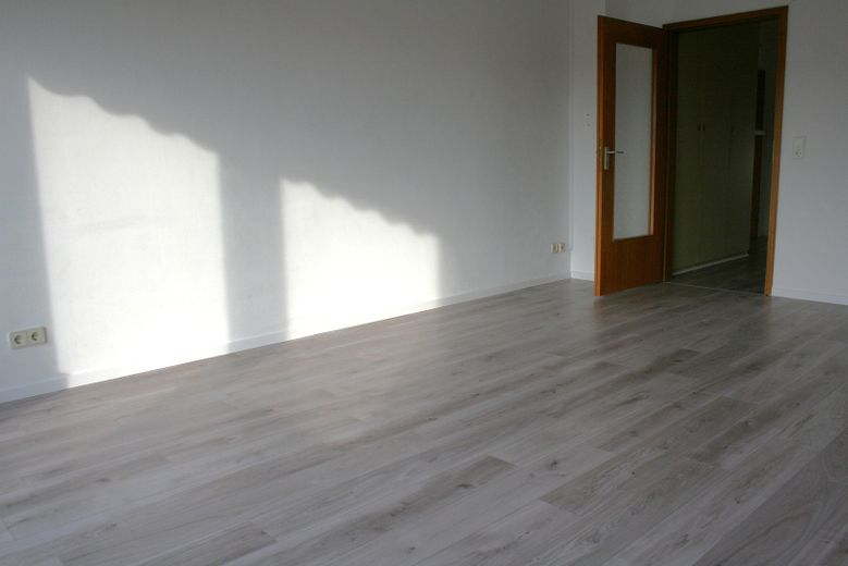 Highlight: 3-Zi.-Maisonette auf zwei Ebenen, sonniger Süd/West-Balkon, Endetage – Foto 12