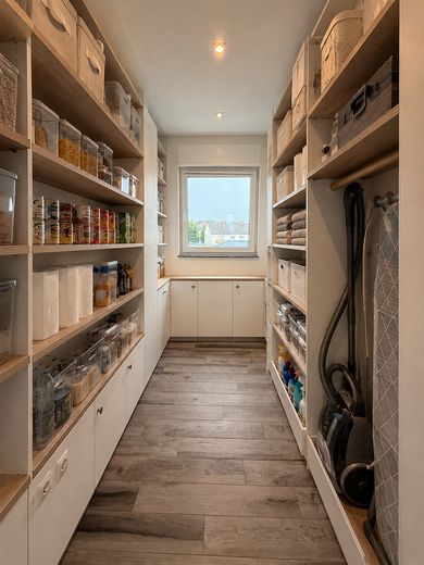 Provisionsfreies Traumhaftes Penthouse mit privater Dachterrasse und Fahrstuhl direkt in die Wohnung – Abstellkammer mock-up