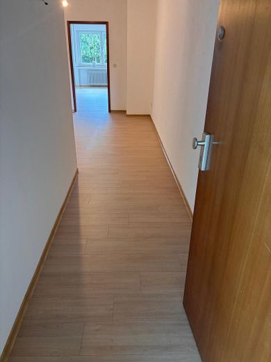 3 Zimmer Wohnung in zentraler Lage – Flur Eingang
