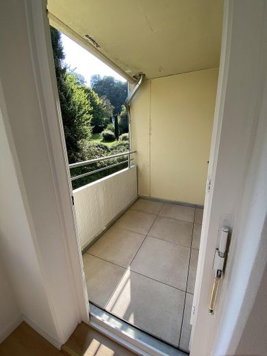 Renovated 3-room apartment with fitted kitchen and south-facing loggia in Kirchdornberg – Loggia