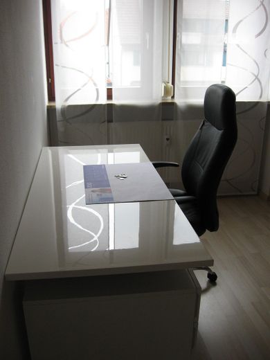 Möbilierte 1 Zimmer Wohnung in 73235 Weilheim-Teck – Schreibtisch