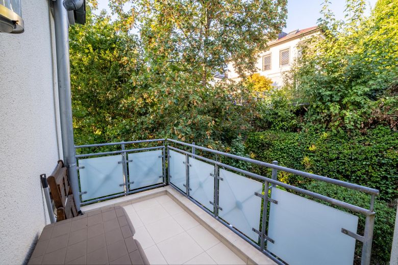 Od osoby prywatnej: Eleganckie mieszkanie 3,5-pokojowe przy parku zdrojowym – winda bezpośrednio do mieszkania – SZ 2 Bild 2 Balkon