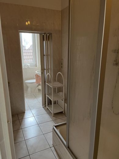 Bad mit Dusche im Obergeschoss