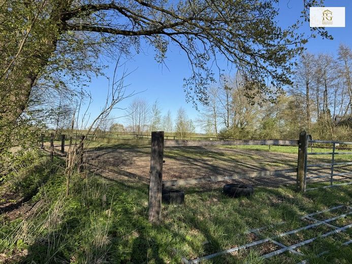 ANFRAGE STOPP ! EFH-ruhige Alleinlage-Ideal für Pferdeliebhaber
-Reitplätze-Ställe-Teiche-Natur-2016 modernisiert – Pferdekoppel