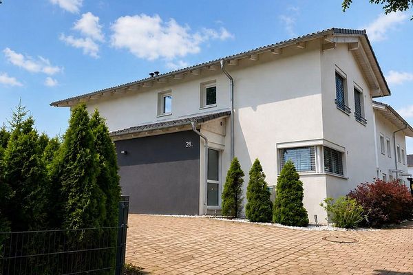 Ekskluzywny dom jednorodzinny z piwnicą i bardzo dużą działką