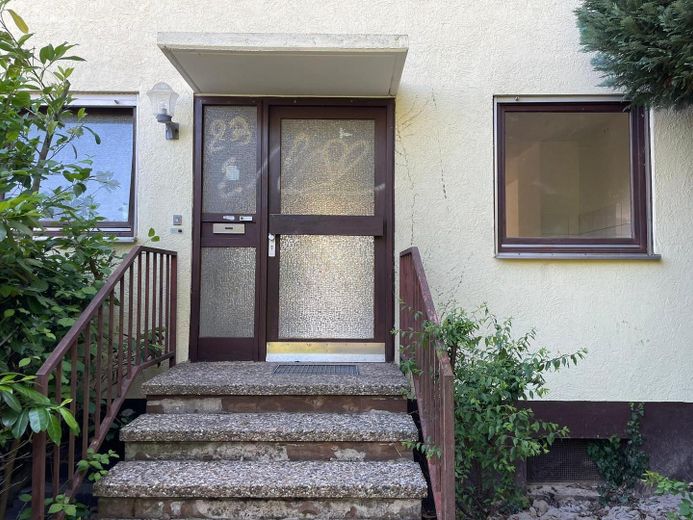 Provisionsfreies Einfamilienhaus in wunderschöner Lage – Hauseingang