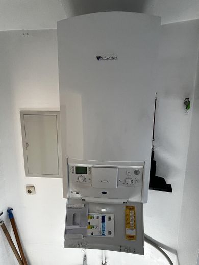 Charmante lichtdurchflutete  Eigentumswohnung mit Dachterrasse in Südlage – Haushaltsraum / Etagenheizung