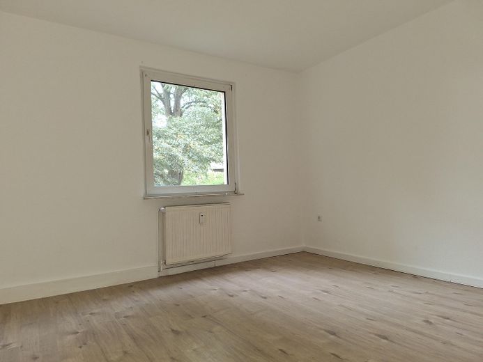 Modernisierte Wohnung mit 2,5 Zimmern, Balkon und Garten (Unterstr. 72) – Schlafzimmer