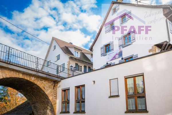 Come home in the heart of Tengen! Historic house with potential + charm is looking for a new owner