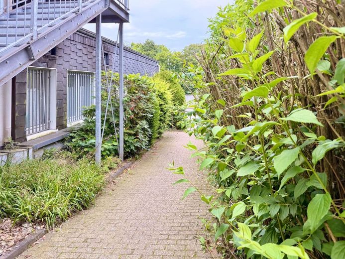 Vielseitig nutzbare Gewerbefläche in Wermelskirchen! Ideal als Praxis oder Büro! – Weg zur Gewerbeeinheit