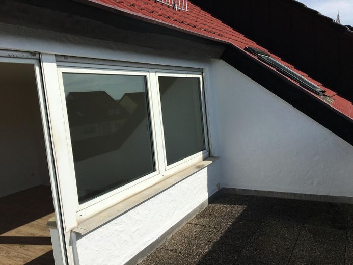 SENZA PROVVIGIONE: appartamento mansardato di 3 locali, loggia, garage, investimento di capitale / uso proprio – Loggia Zimmer 1 