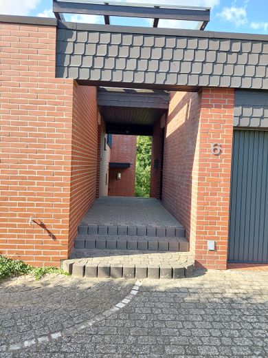 Überdachter Eingangsbereich