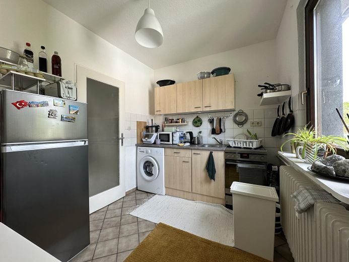 Centralne mieszkanie 2-pokojowe w frankfurckim Ostend z balkonem i EBK – Foto 15