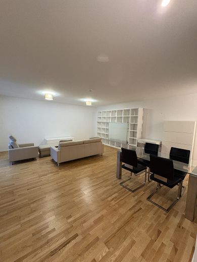 Köpenick'te bahçe parseli olan aydınlık 2,5 odalı daire – Wohn- und Esszimmer