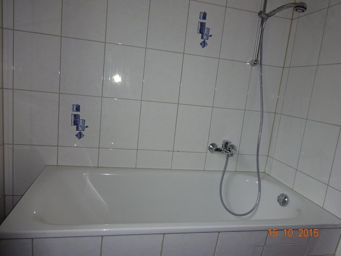 1-kamerappartement met balkon – Dusche/Wanne