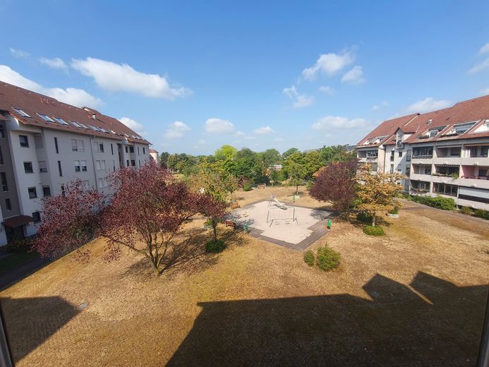 Freshly renovated 2-room condominium with winter garden, underground garage and view of greenery – private sale without broker commission – Foto 7