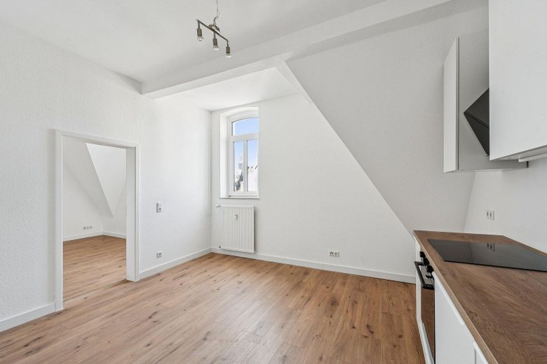 PROVISIONSFREIE renditestarke Kapitalanlage mit Aufteilungspotenzial und modernisierten Wohnungen – Wohnung DG rechts