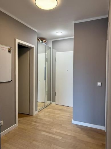 provisionsfreie 2 Zimmer Wohnung in Living 108, sofort bezugfrei, Aufzug, Sportraum, Dachterrasse – Flur