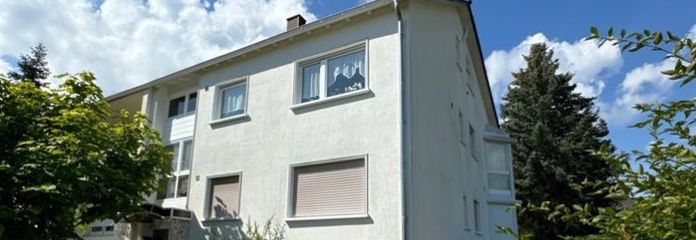 Gepflegtes 2-3 Familienhaus mit Garten + Garage, sofort verfügbar