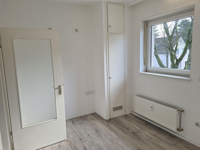 Ruhiges Wohnen, stadtnah in Ge-Buer mit Balkon, Terrasse & Garten – Beisp. Küche Nachbarwohnung