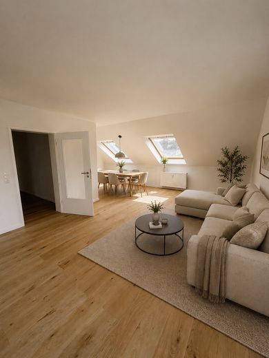 Sofort bezugsfrei nach Renovierung | Findorff | Garage | provisionsfrei | nahe Bürgerpark – Wohnzimmer