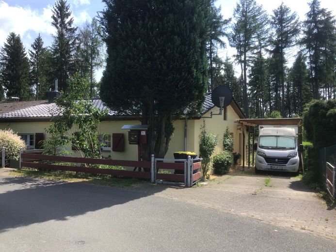 Attraktives Haus mit 2 Wohneinheiten,Idyllisch, Ruhig am Wald,Sauna,Kaminofen – Seitlicher Eingang zur kleinere Wohnung