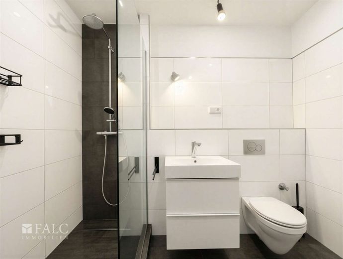 Bezugsfreie 3-Zimmer-DG-Wohnung mit ca. 95 m² in Kaarst-Holzbüttgen - ruhig gelegen &amp;  modernisiert – Badezimmer