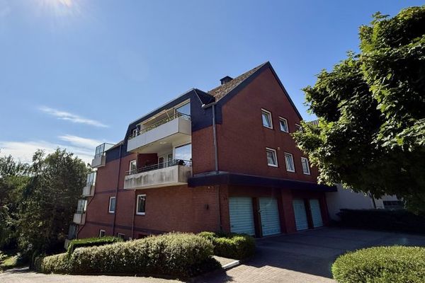 Balkon ve otopark yeri bulunan Bad Schwartau’da modernize edilmiş 2,5 odalı daire