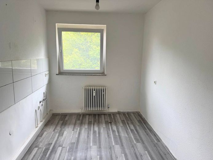 BALKON und Wannenbad: Moderne 3-Zimmer-Wohnung in naturnaher Wohnlage – Küche